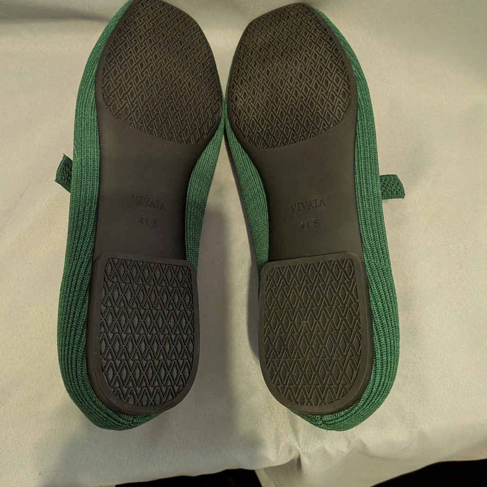 Vivaia Women's Classic Green Flats Size 10 - Picture 8 of 9